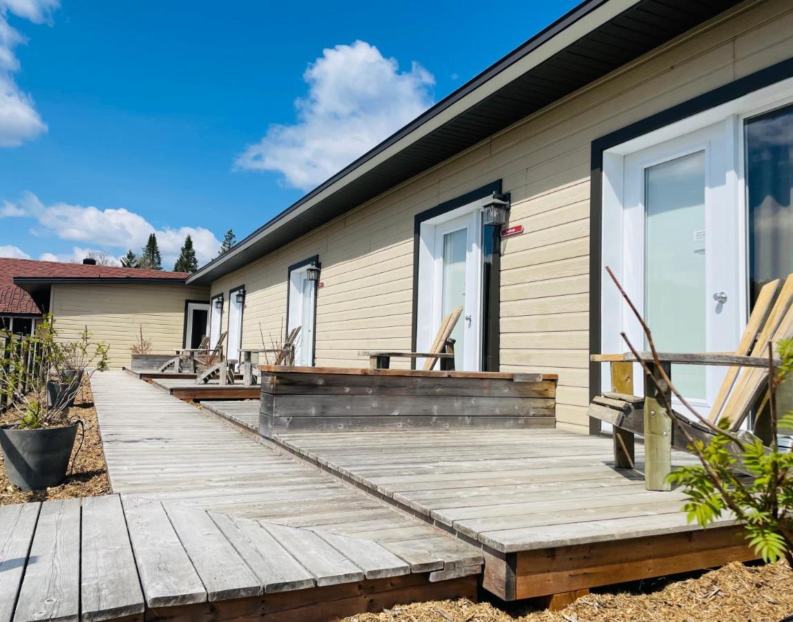 Attitude Montagne Hotel Saint Adolphe D'Howard Exterior foto
